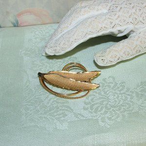 Bond Boyd Vintage Gold Filled Brooch Leaf Pin GF Leaves